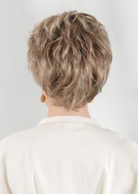 Charme | The longer and fuller layers on the top are balanced with the short nape length.