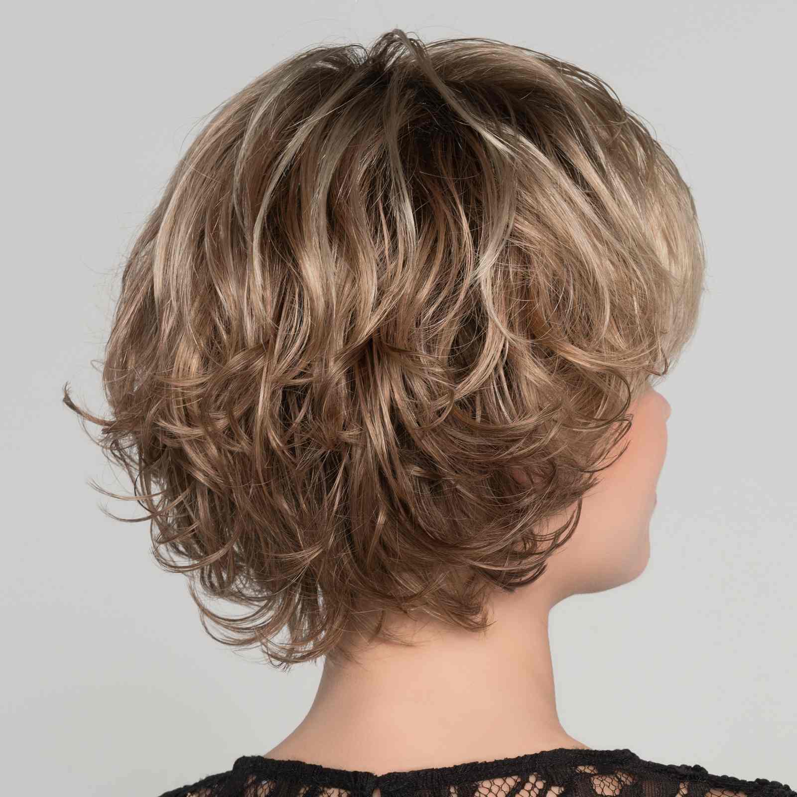 Flair by Ellen Wille | The layers have a soft wave to them, so there is lift and shape throughout