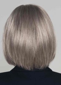 Tempo 100 Deluxe Wig by Ellen Wille | A classic bob shape with textured ends, a longer side bang and face-framing layers