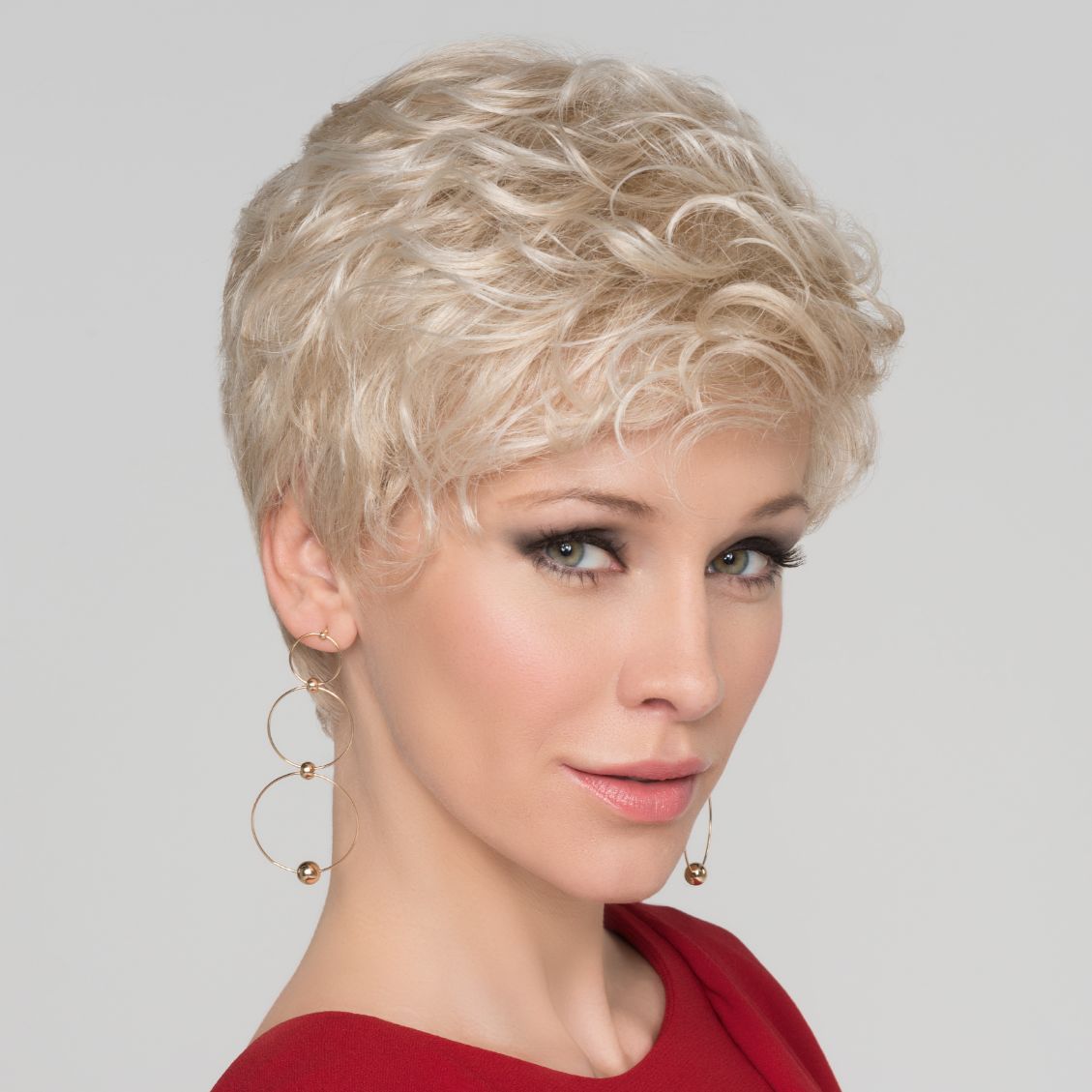 Kiss by Ellen Wille | Wear this classic short wig smooth and chic or style with product to create a more modern take