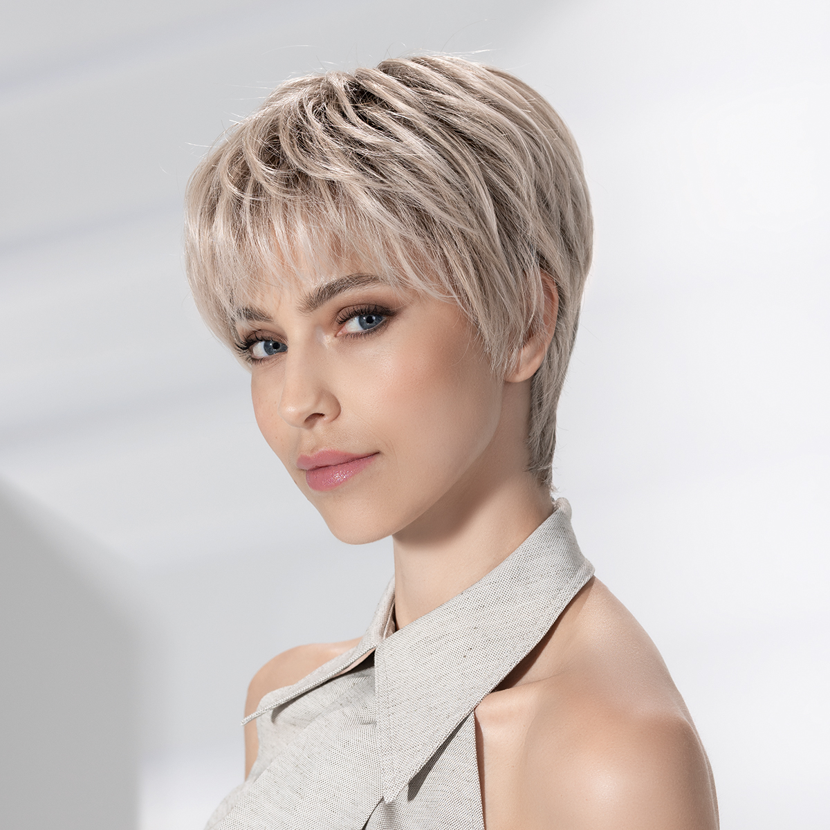 novel_deluxe_silverblonde rooted novel_deluxe_silverblonde rooted