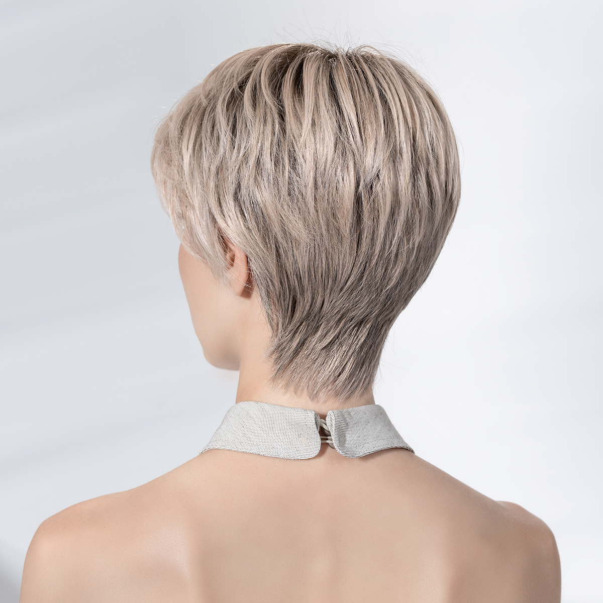 novel_deluxe_silverblonde rooted novel_deluxe_silverblonde rooted